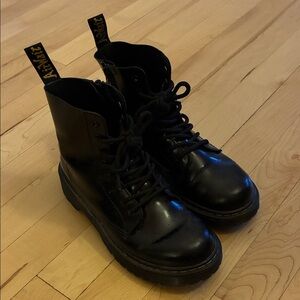 Dr. Martens Classic Shiny Leather 1460 Combat Boots